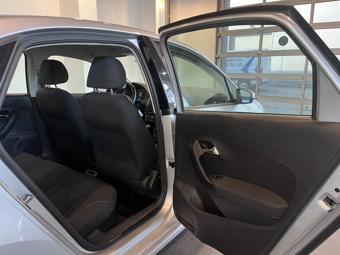 VOLKSWAGEN POLO