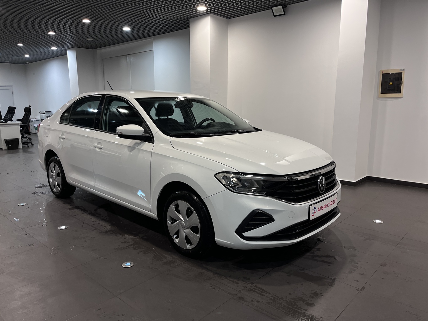 VOLKSWAGEN POLO
