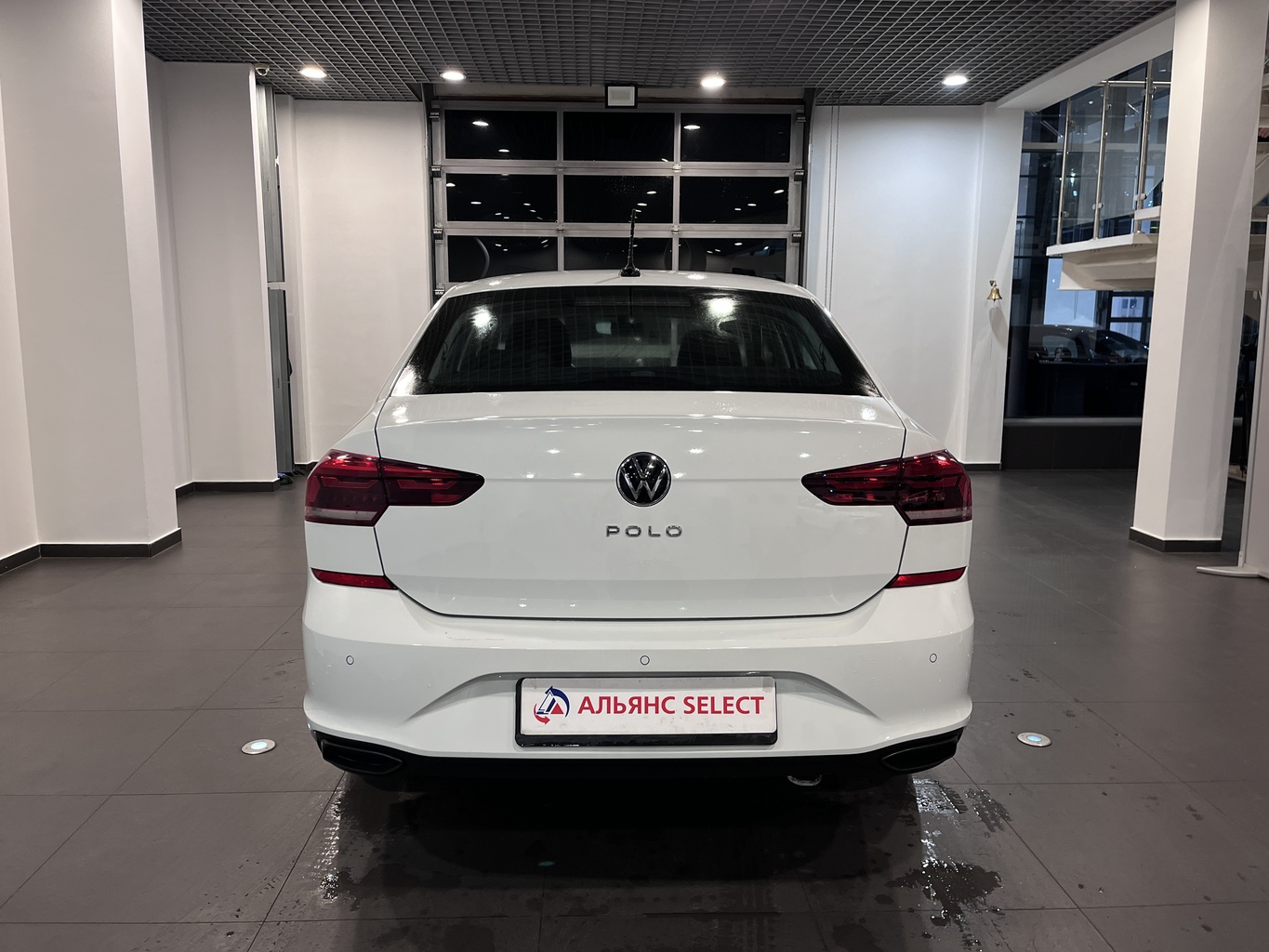 VOLKSWAGEN POLO
