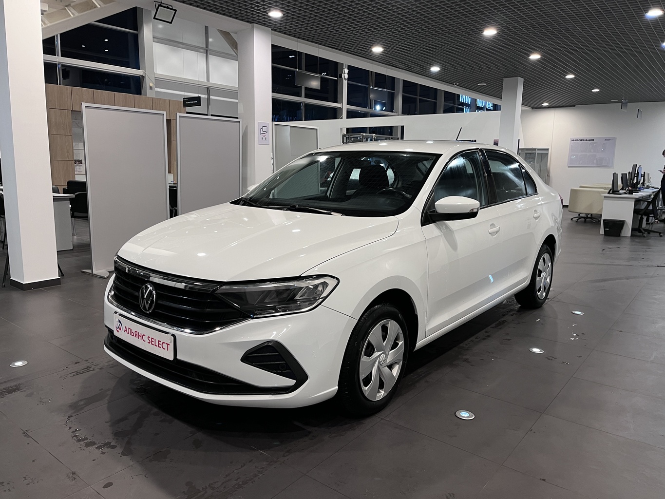VOLKSWAGEN POLO