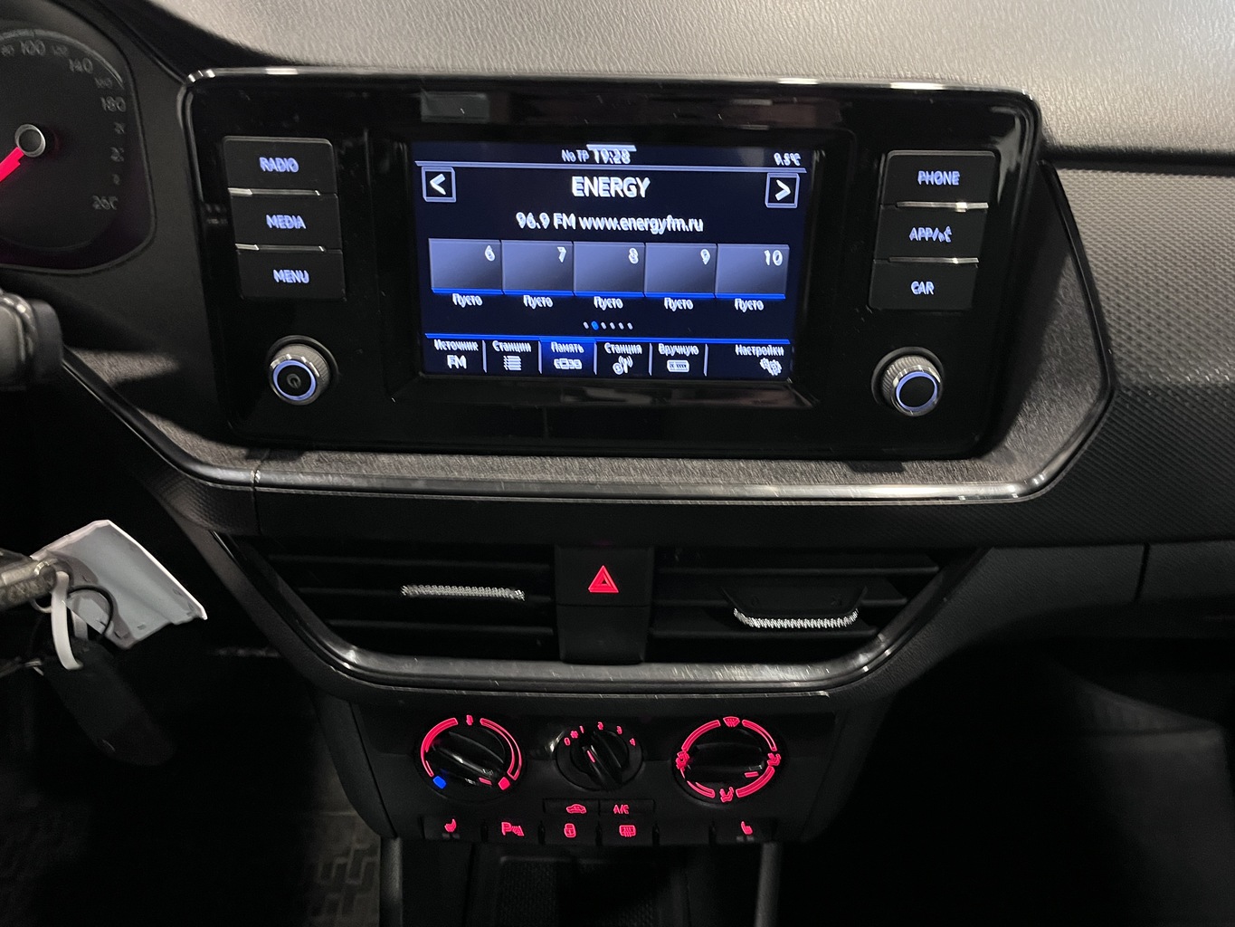 VOLKSWAGEN POLO