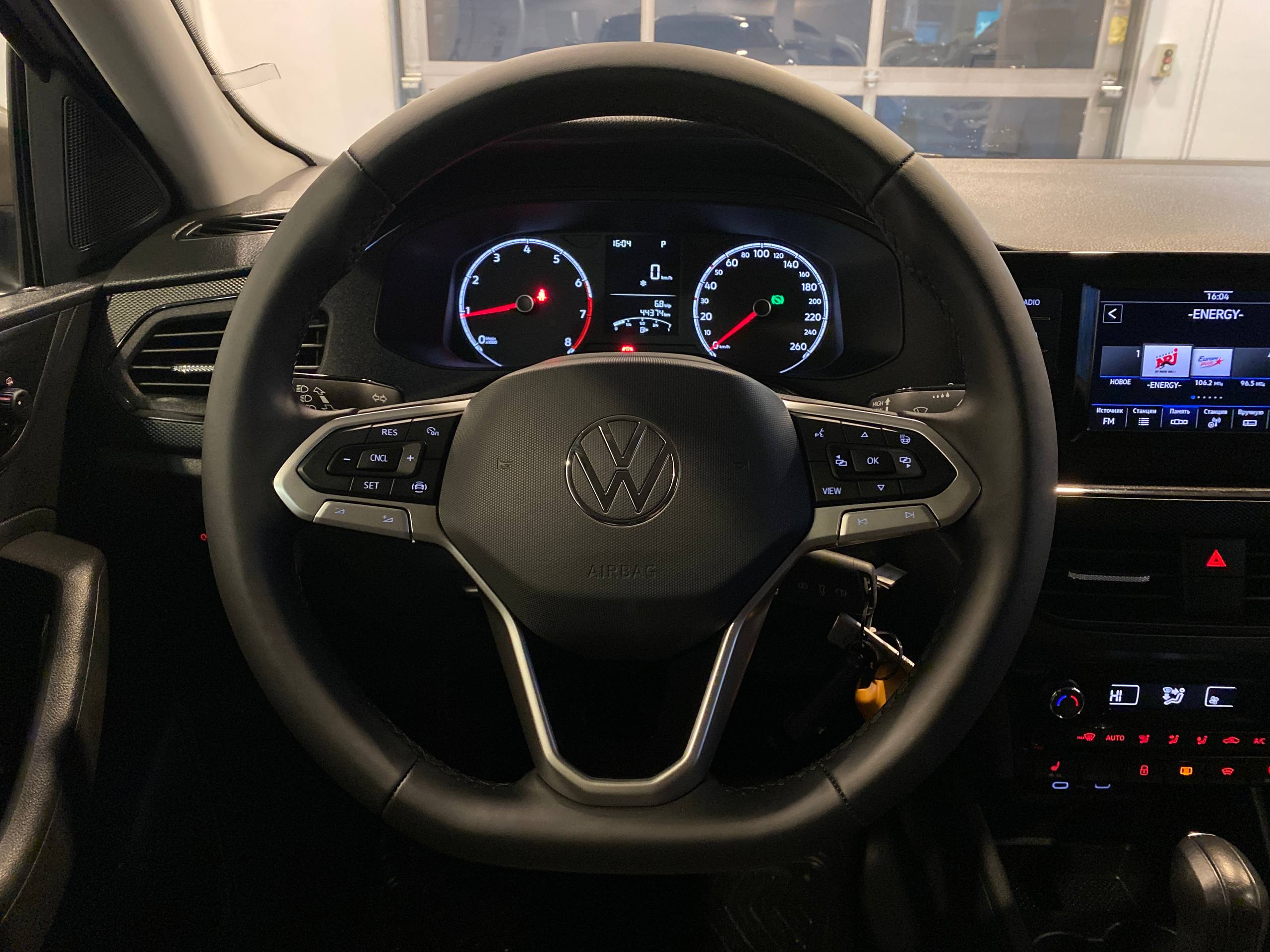 VOLKSWAGEN POLO