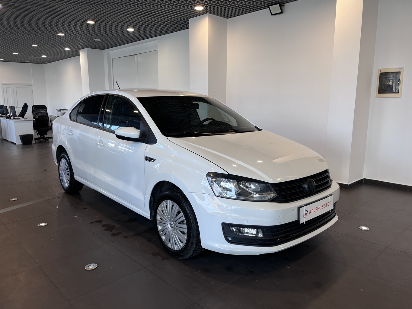 VOLKSWAGEN POLO