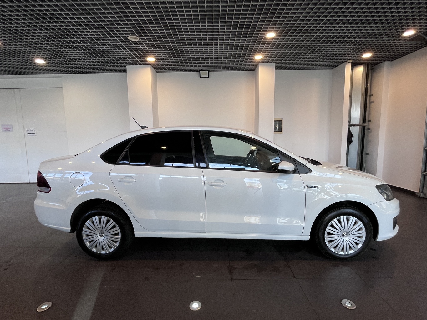 VOLKSWAGEN POLO