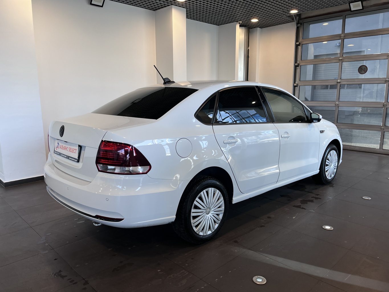 VOLKSWAGEN POLO