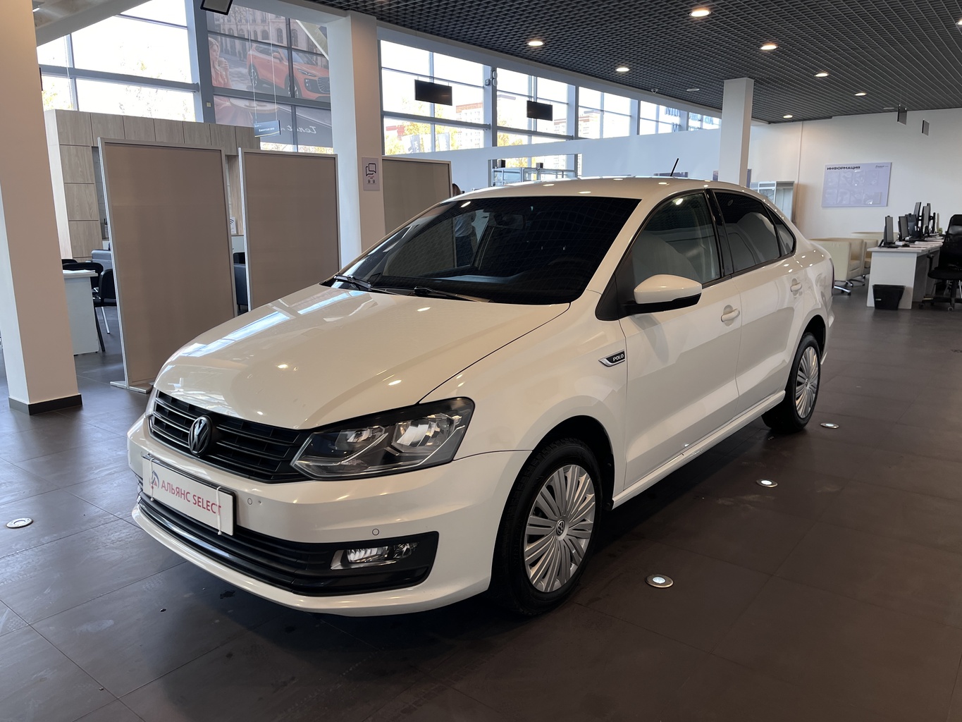 VOLKSWAGEN POLO
