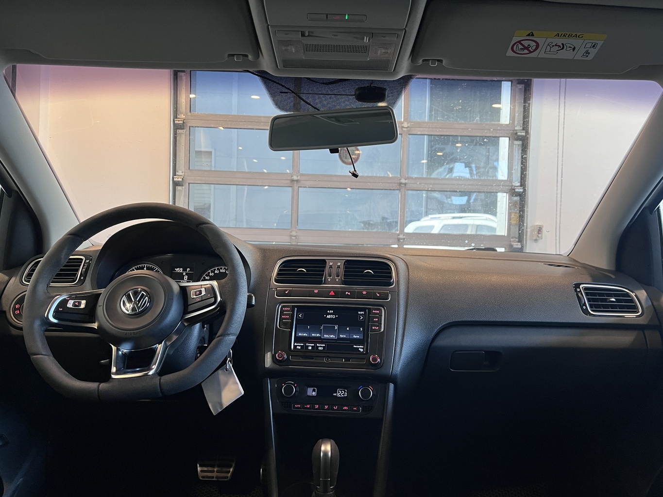 VOLKSWAGEN POLO