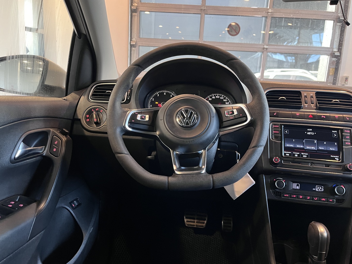 VOLKSWAGEN POLO