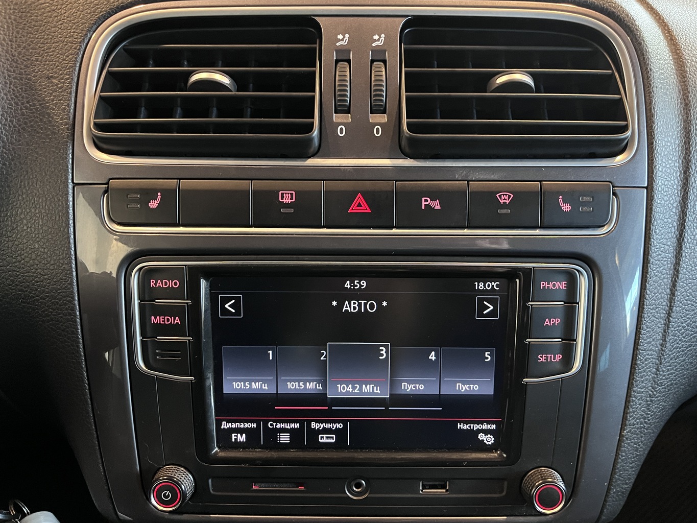 VOLKSWAGEN POLO