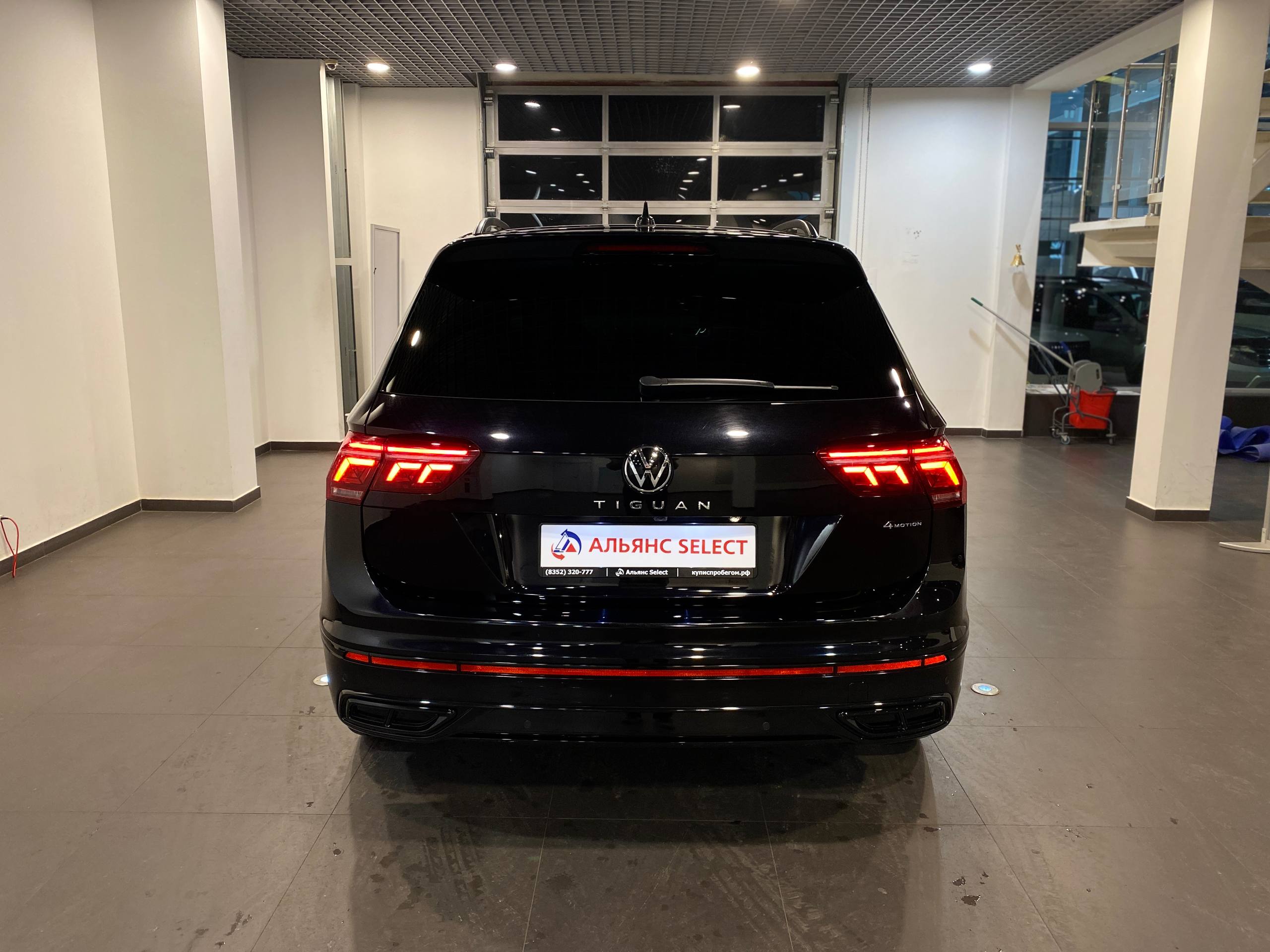 VOLKSWAGEN TIGUAN