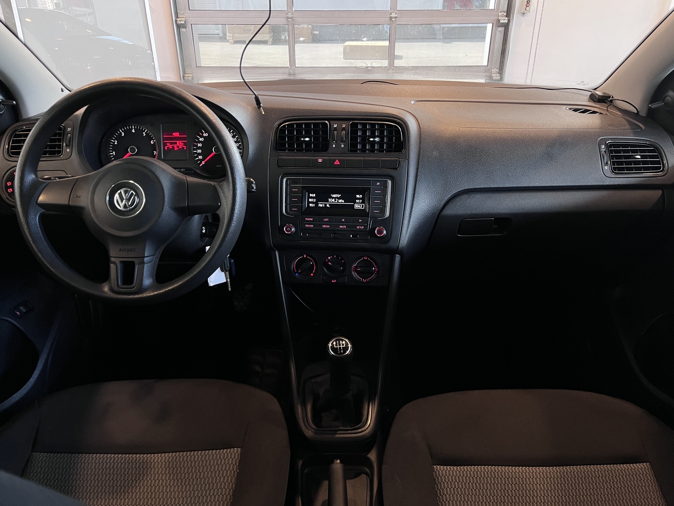 VOLKSWAGEN POLO