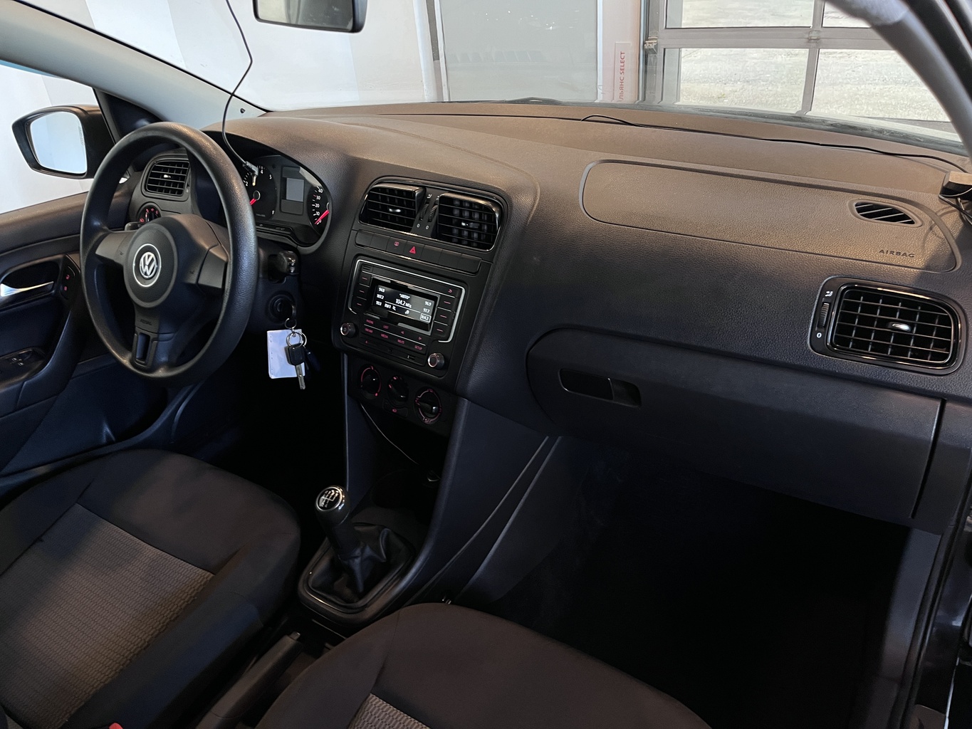 VOLKSWAGEN POLO