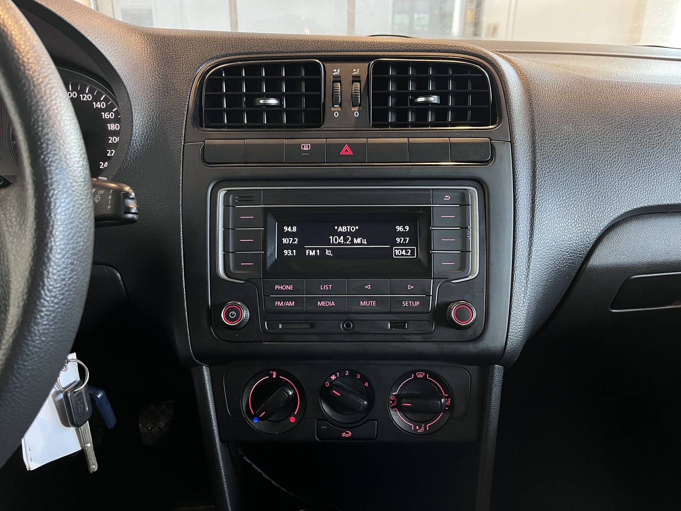 VOLKSWAGEN POLO