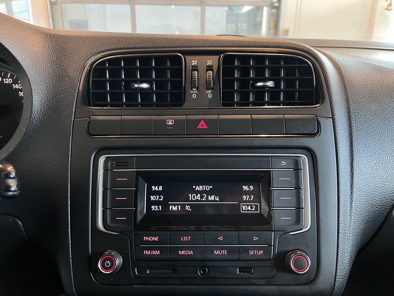 VOLKSWAGEN POLO