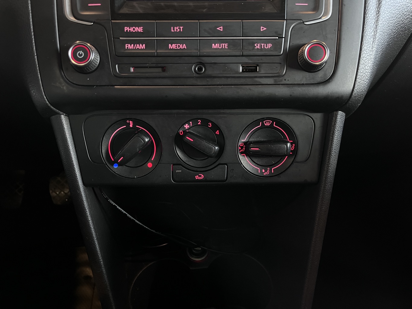 VOLKSWAGEN POLO