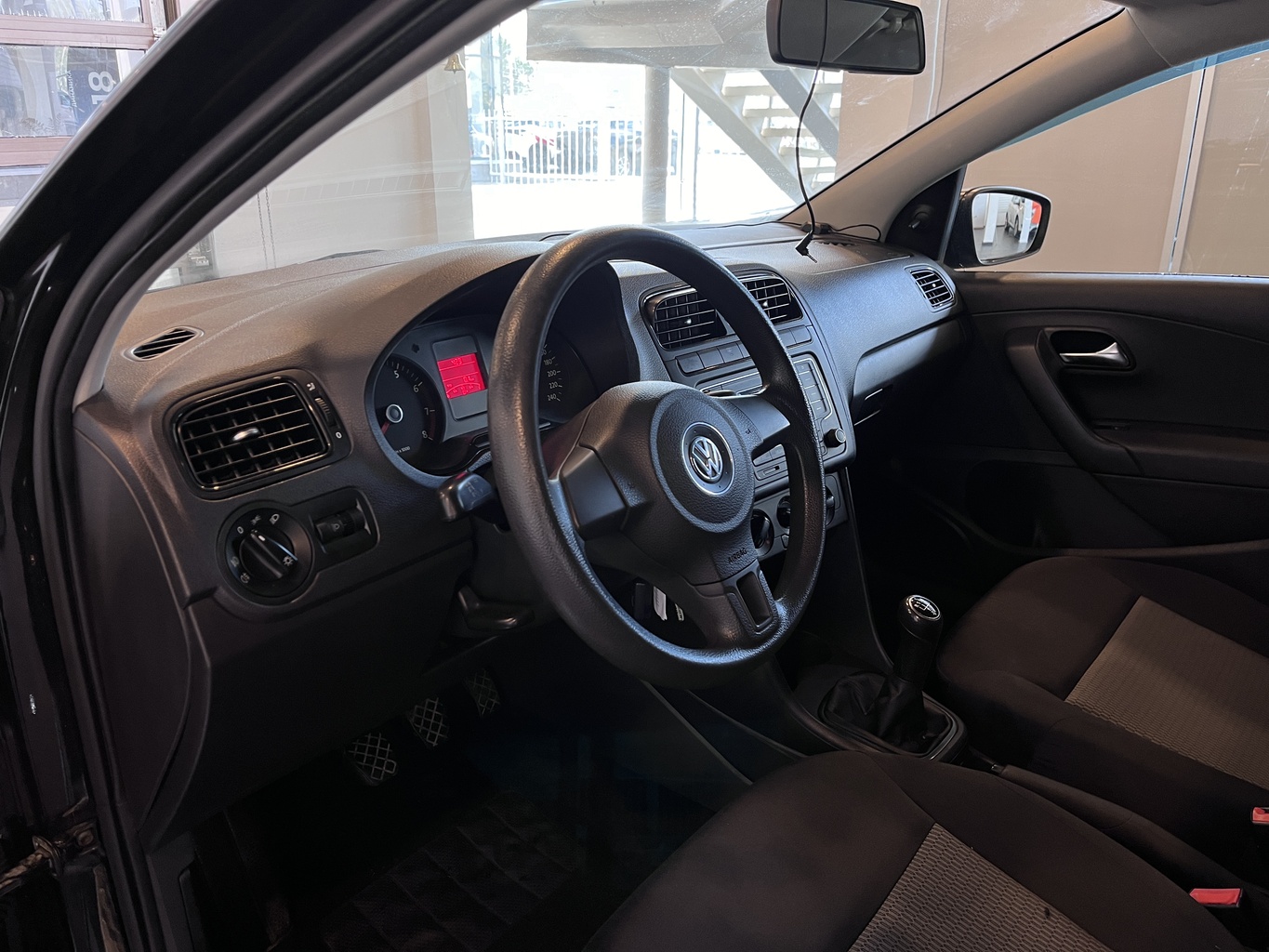 VOLKSWAGEN POLO