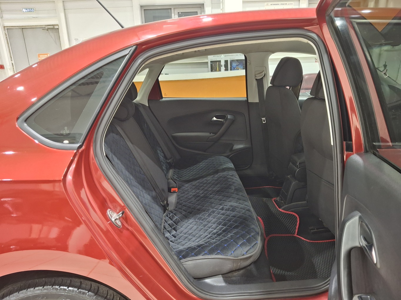 VOLKSWAGEN POLO