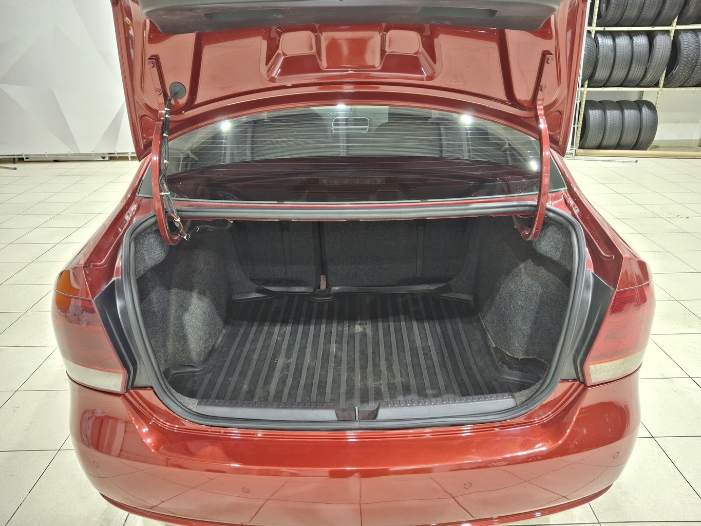 VOLKSWAGEN POLO