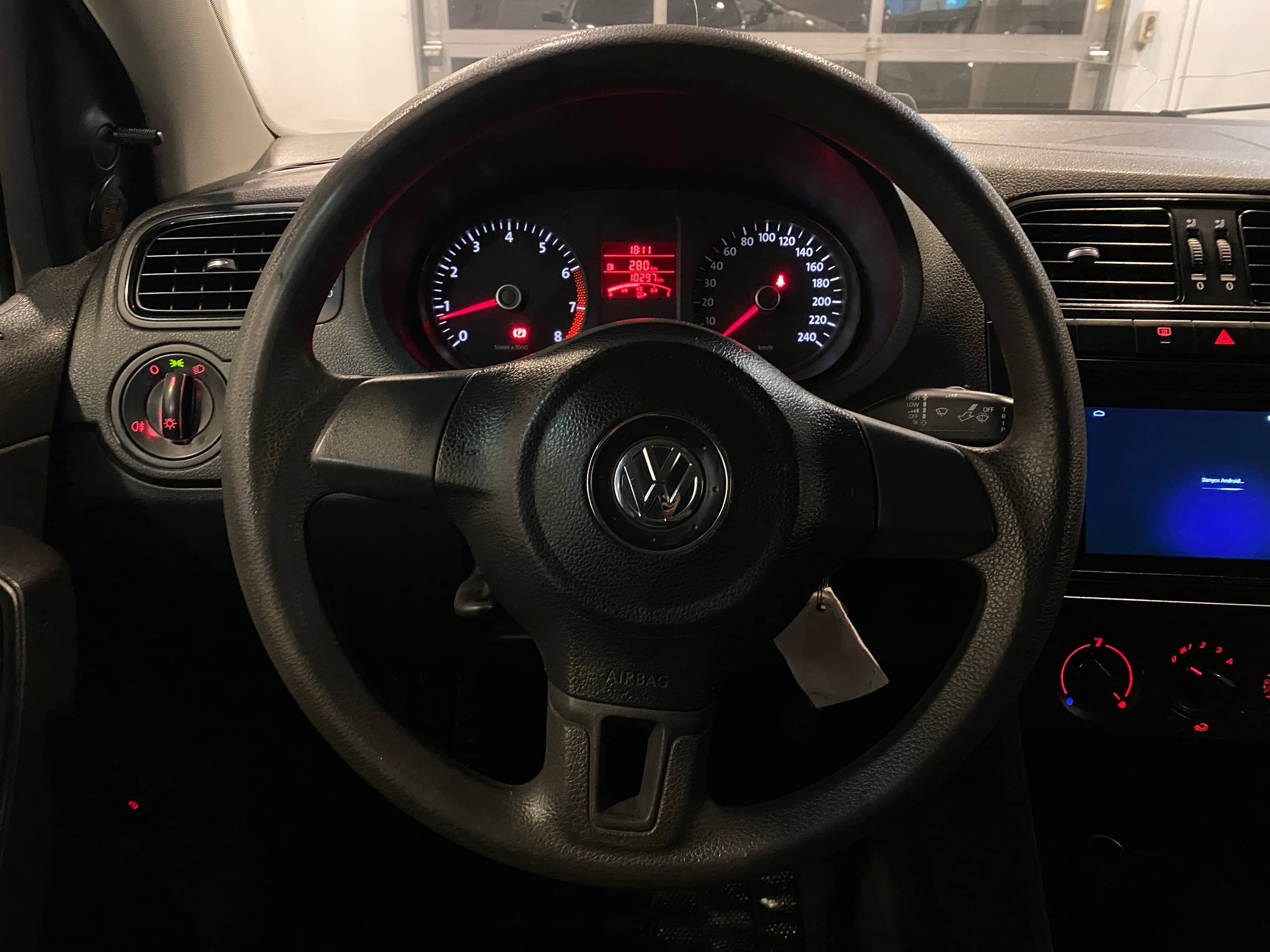 VOLKSWAGEN POLO
