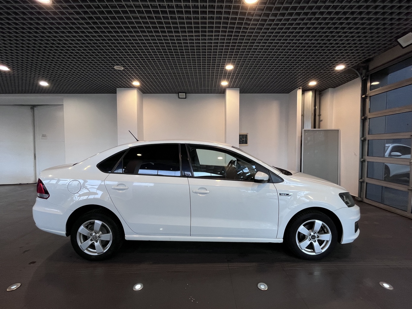 VOLKSWAGEN POLO