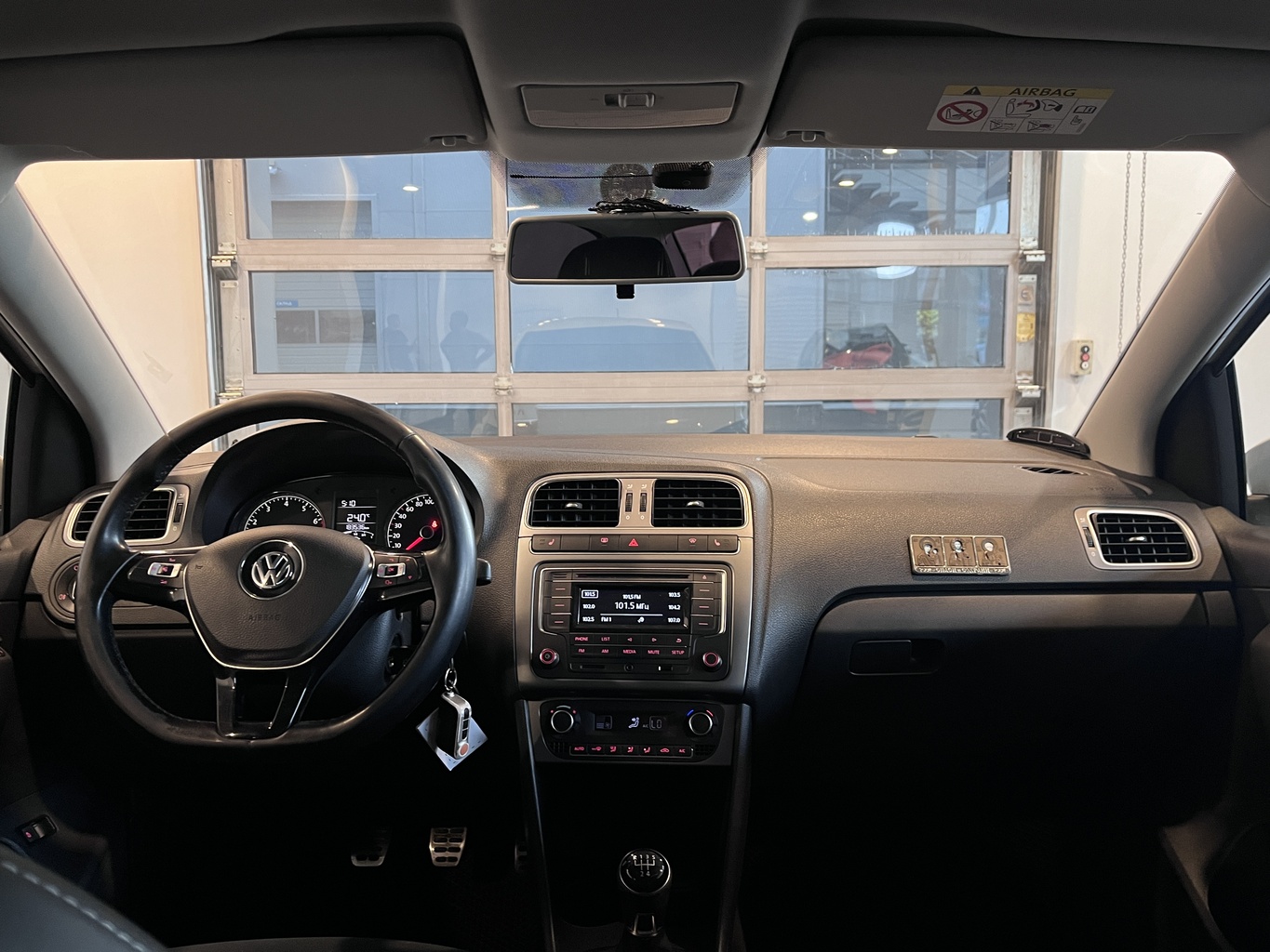 VOLKSWAGEN POLO
