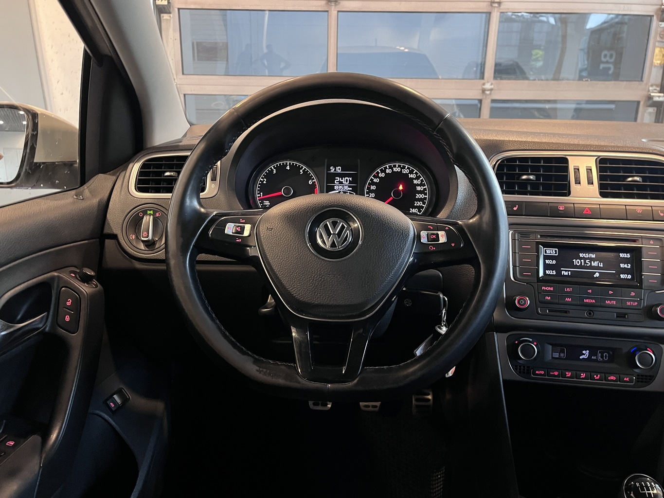 VOLKSWAGEN POLO