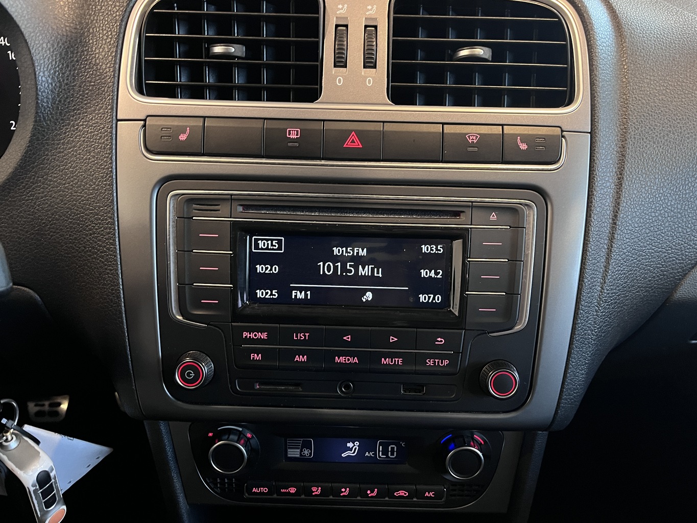 VOLKSWAGEN POLO