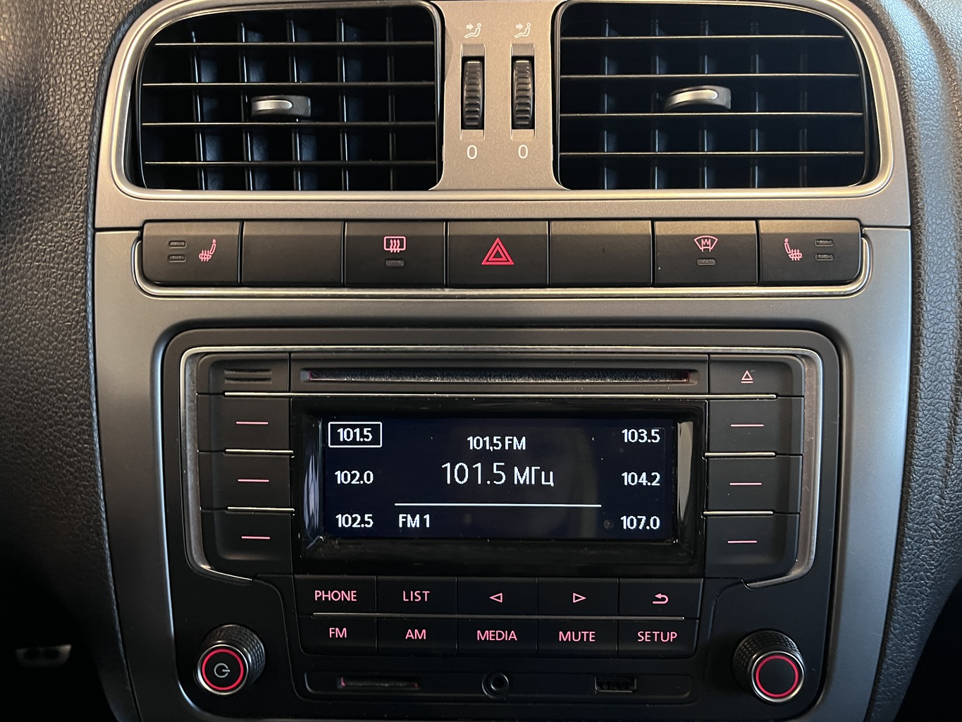 VOLKSWAGEN POLO