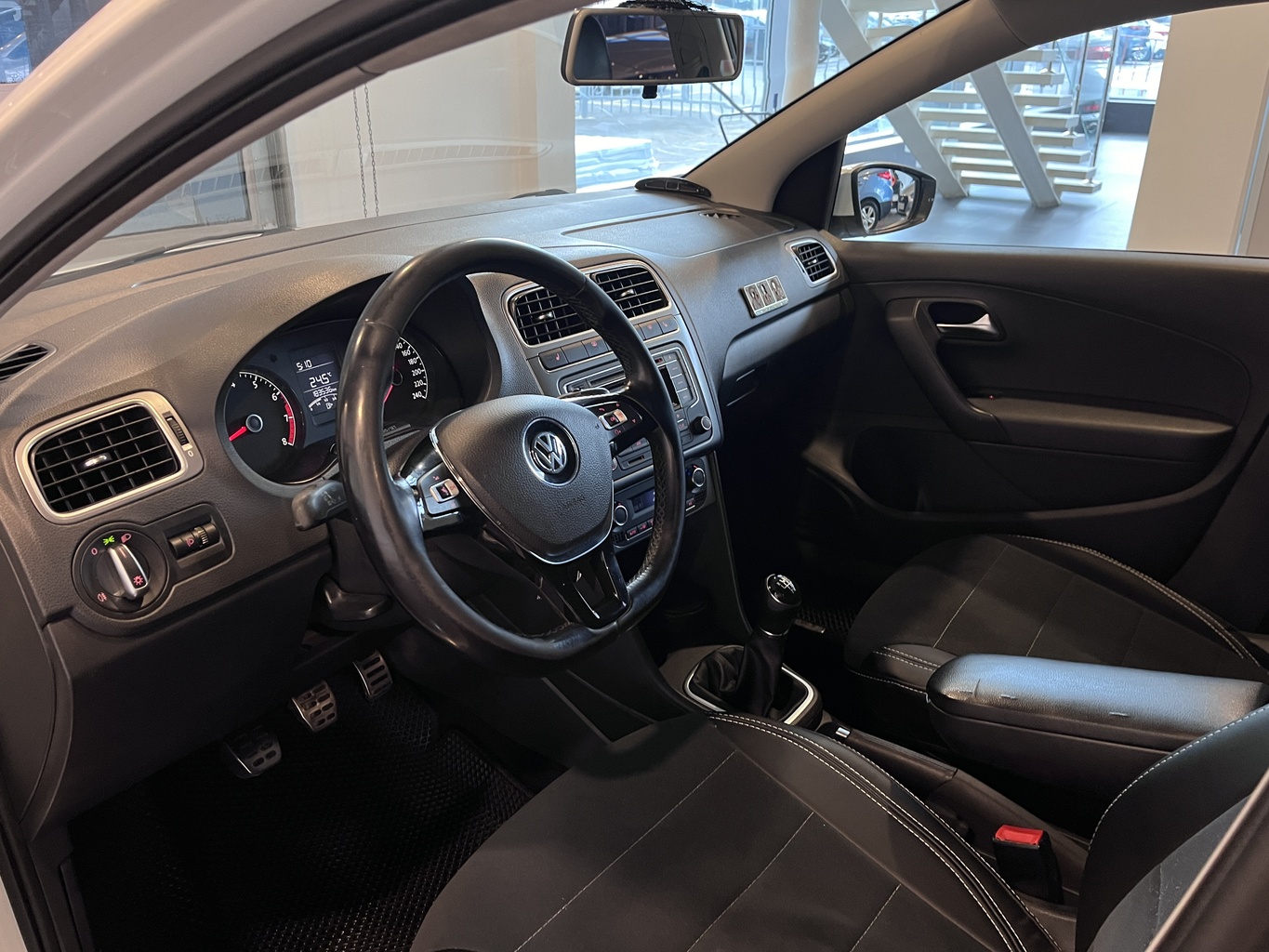 VOLKSWAGEN POLO