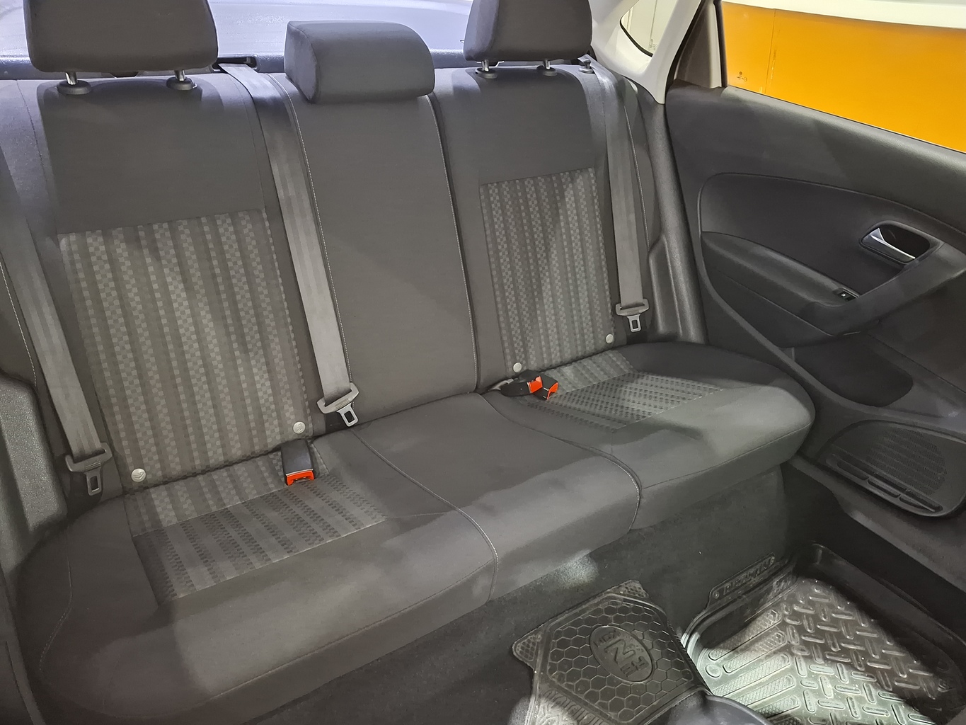 VOLKSWAGEN POLO