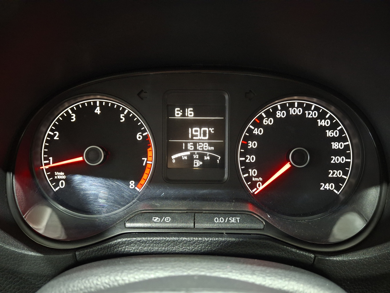 VOLKSWAGEN POLO