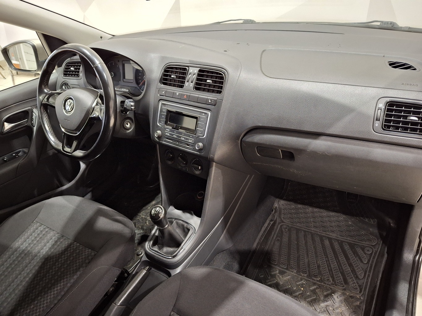 VOLKSWAGEN POLO