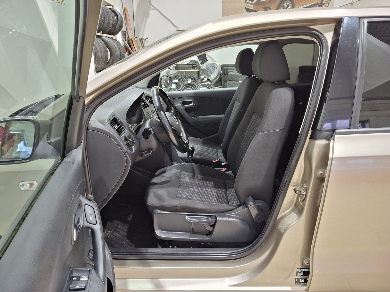 VOLKSWAGEN POLO