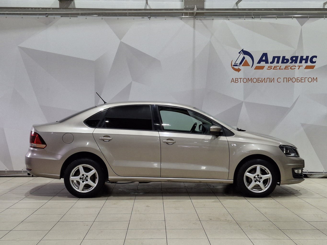 VOLKSWAGEN POLO