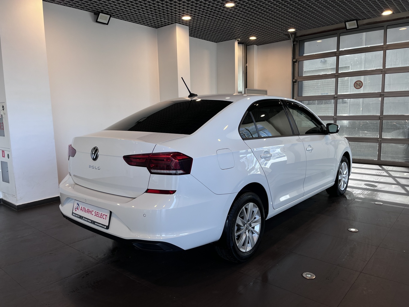 VOLKSWAGEN POLO