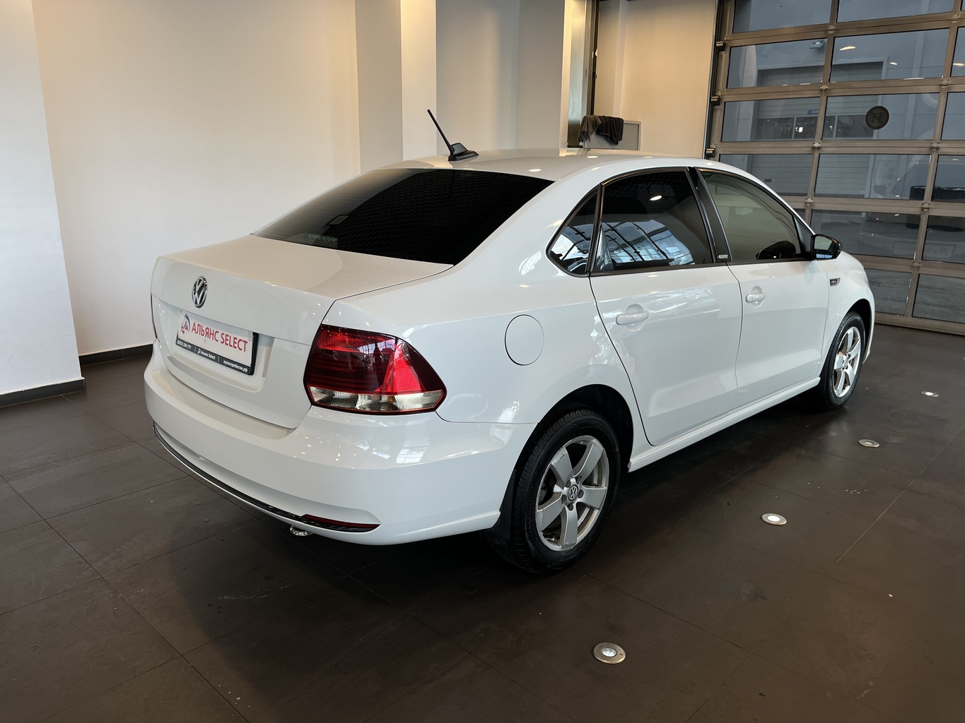 VOLKSWAGEN POLO