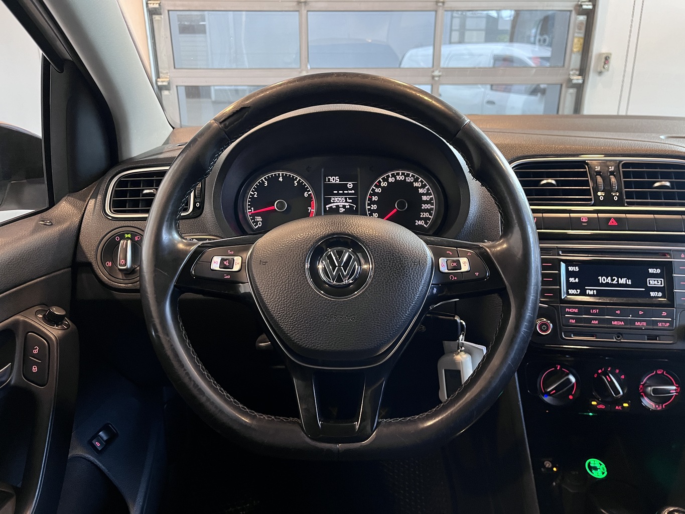 VOLKSWAGEN POLO