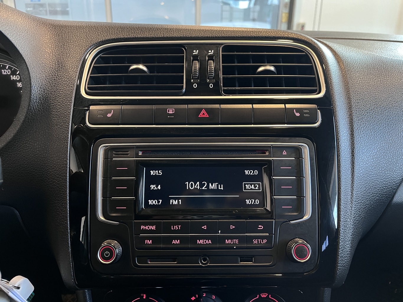 VOLKSWAGEN POLO
