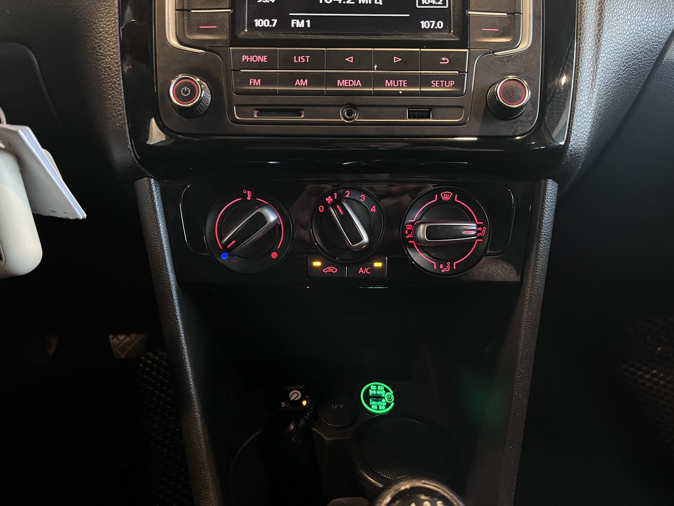 VOLKSWAGEN POLO