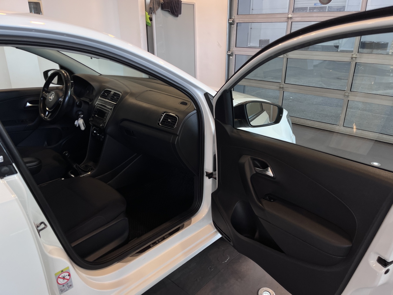 VOLKSWAGEN POLO
