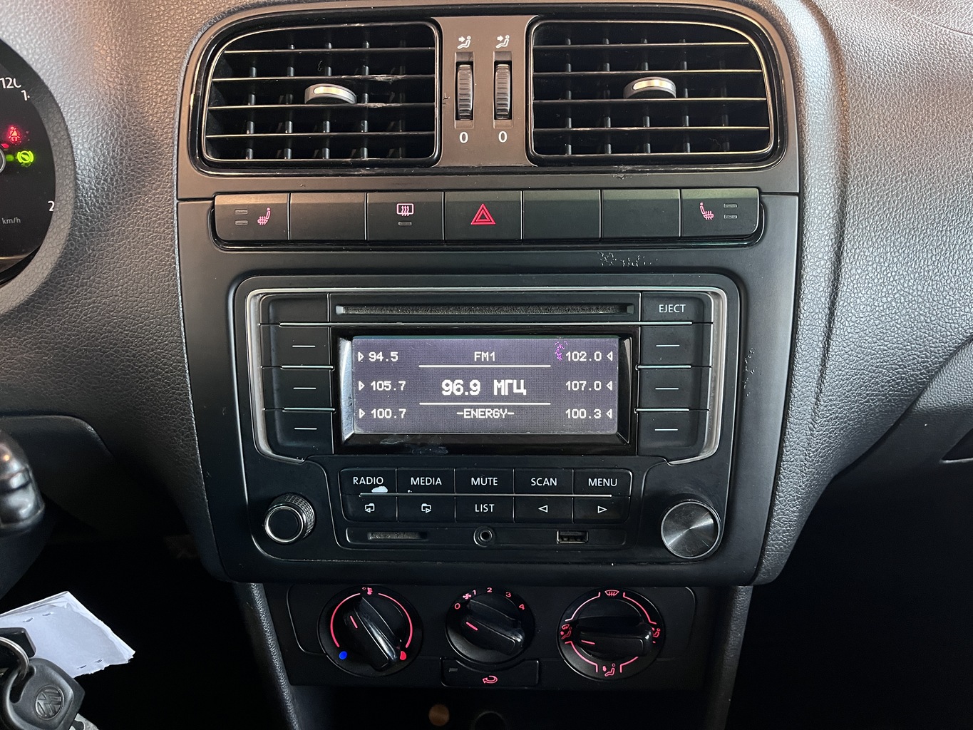 VOLKSWAGEN POLO