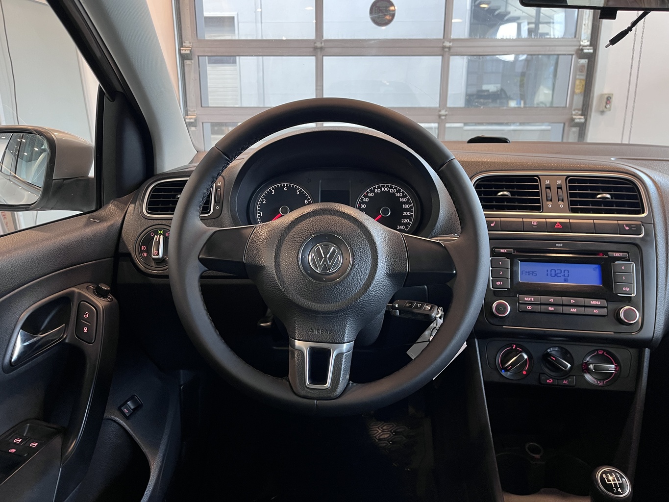 VOLKSWAGEN POLO