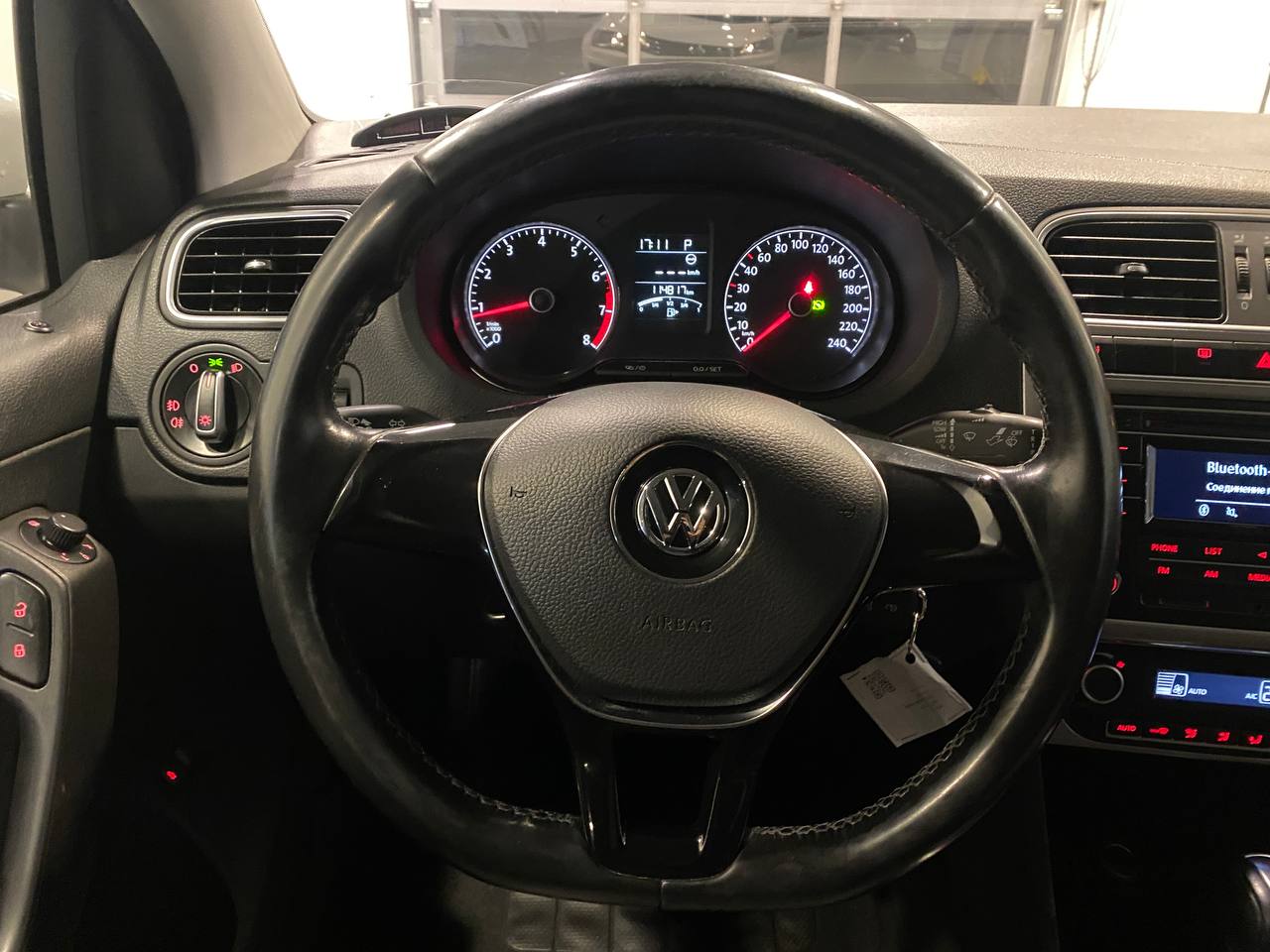 VOLKSWAGEN POLO