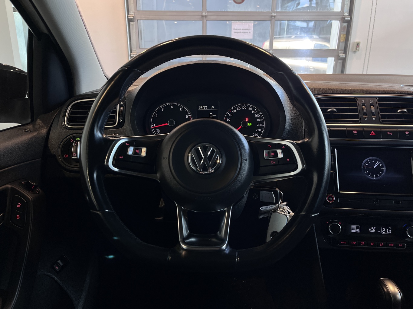 VOLKSWAGEN POLO