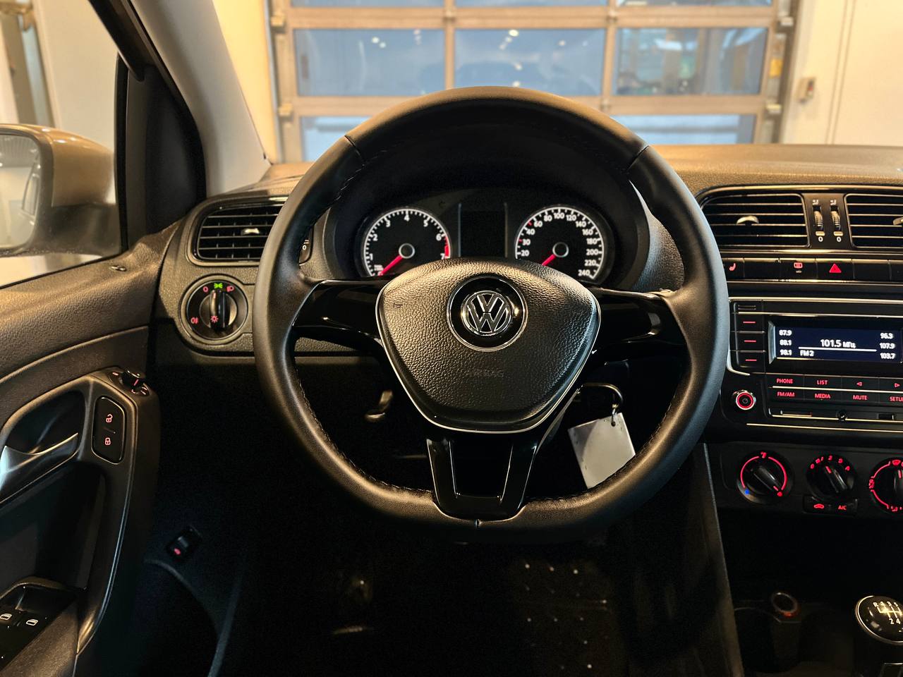 VOLKSWAGEN POLO