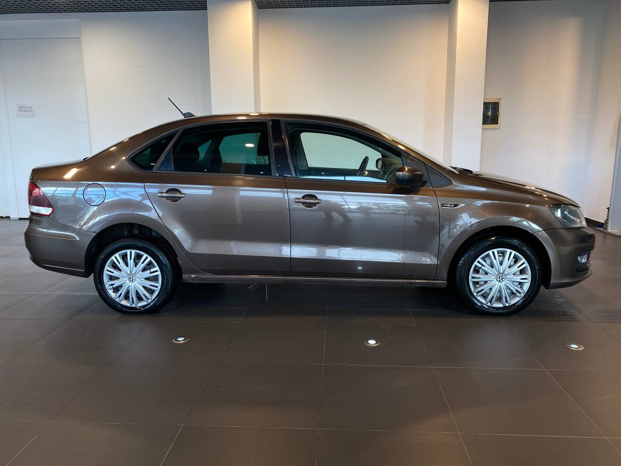 VOLKSWAGEN POLO