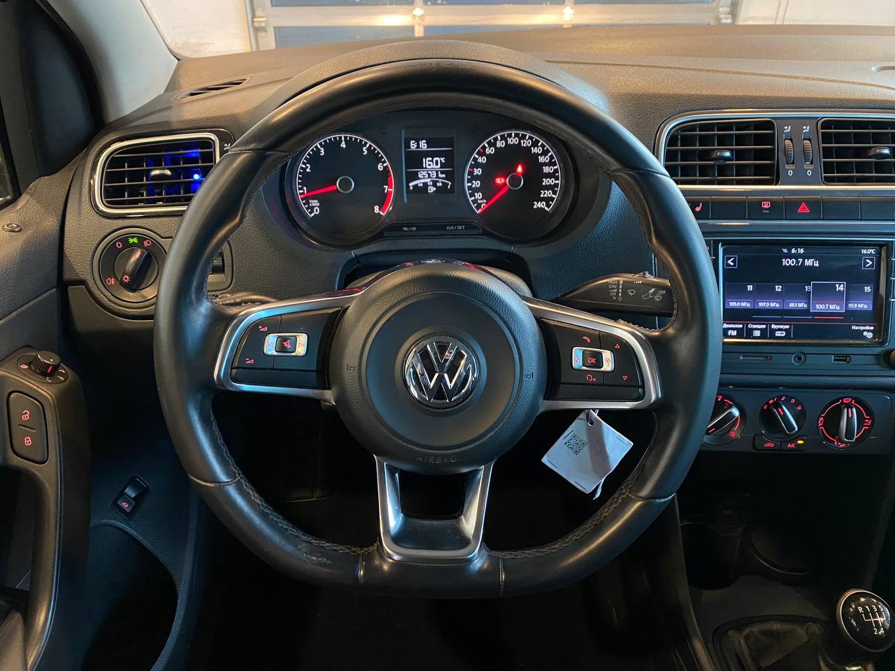 VOLKSWAGEN POLO