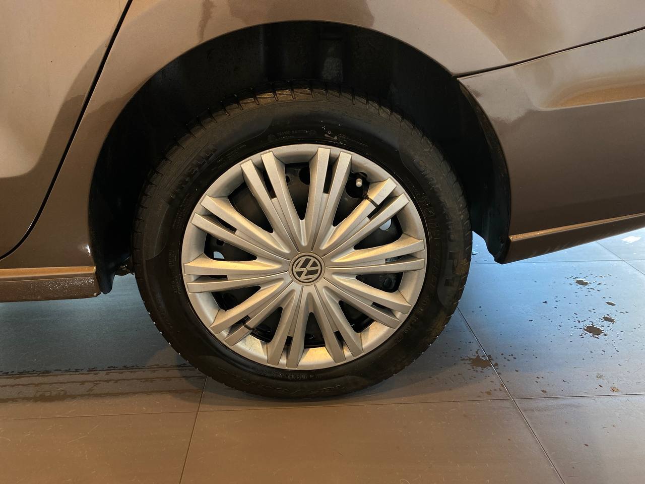 VOLKSWAGEN POLO