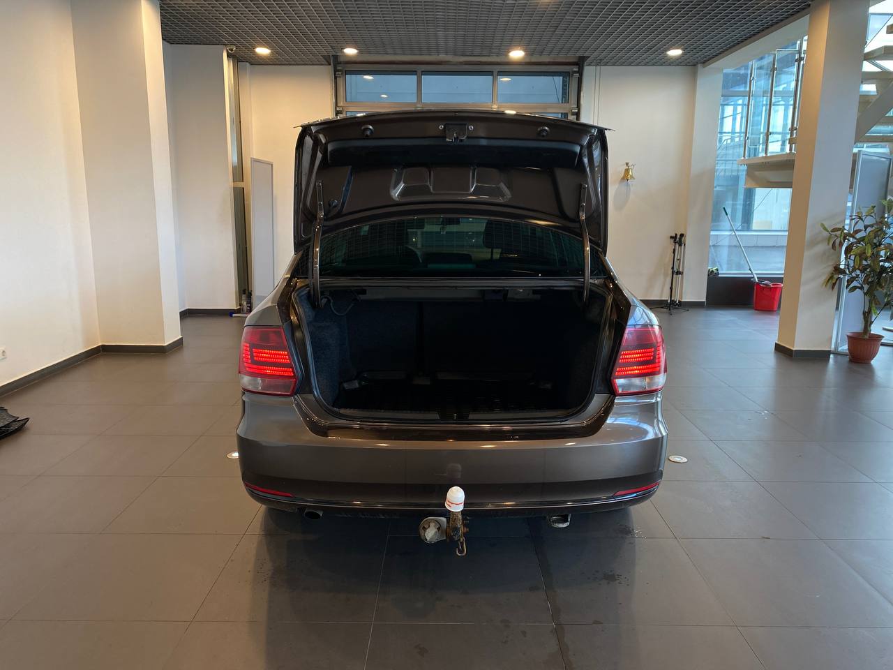 VOLKSWAGEN POLO