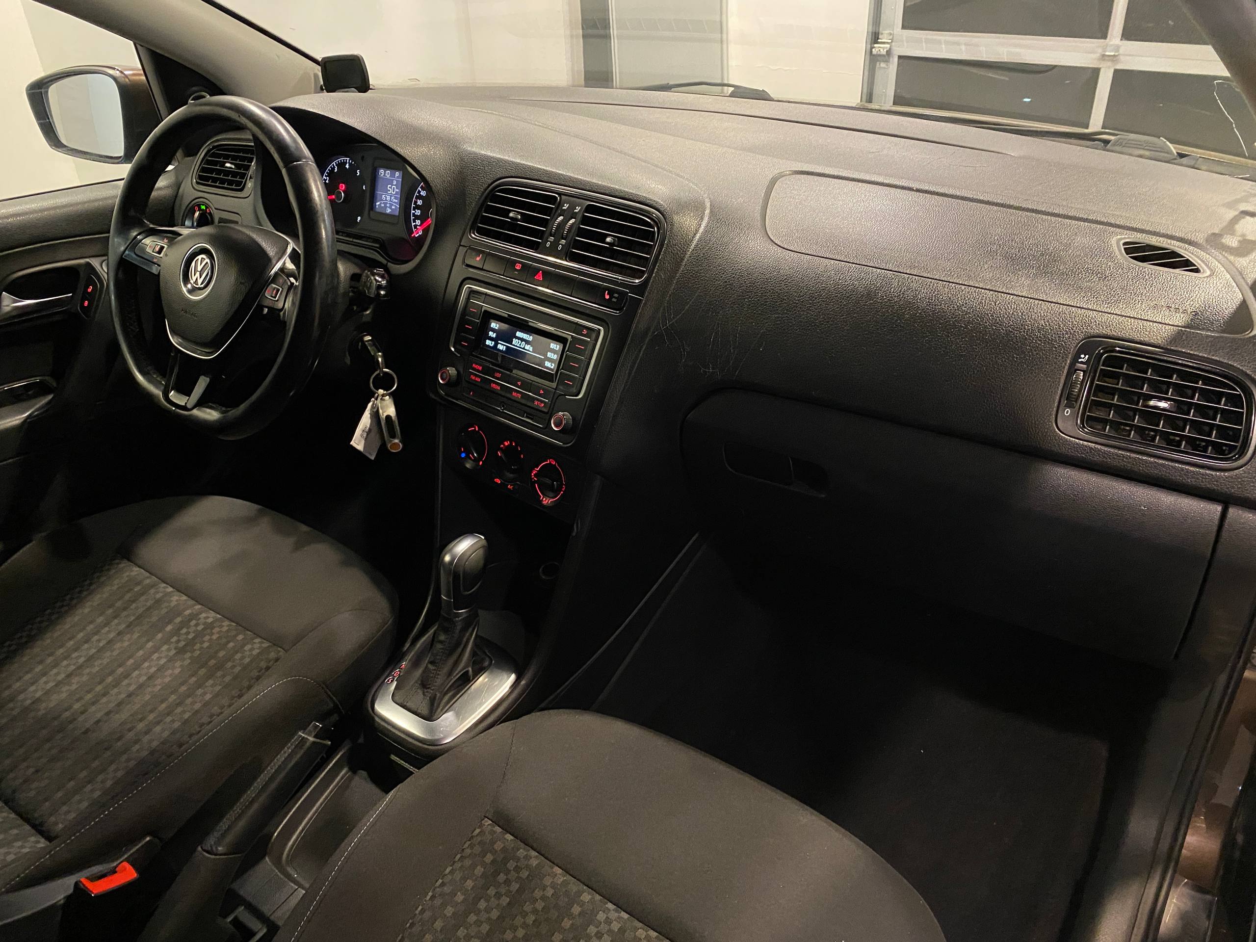 VOLKSWAGEN POLO (ХЭТЧБЕК)